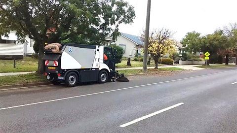 Street sweeper 