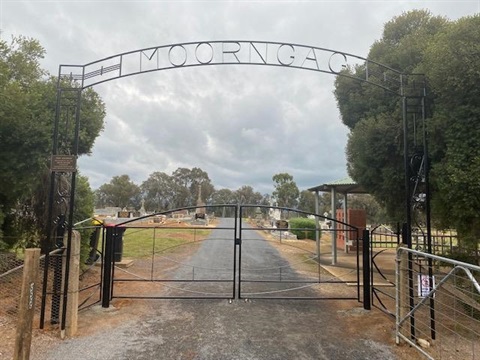 Moorngag Cemetery entrance